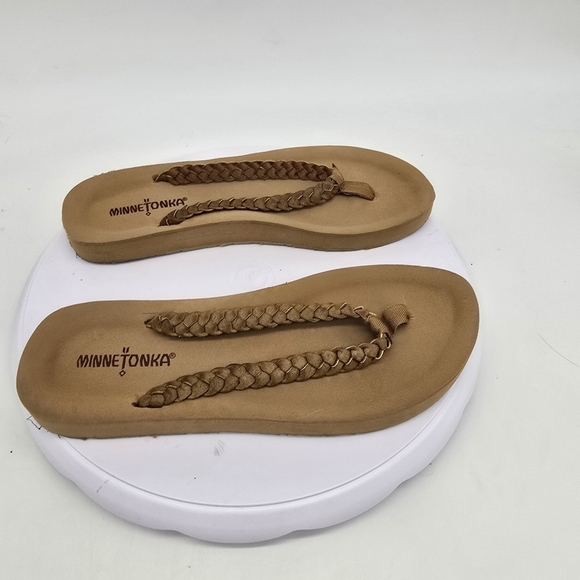 Minnetonka Shoes Women's 7 Hallie Flip Flop Sandal 75001 Tan - Picture 5 of 8